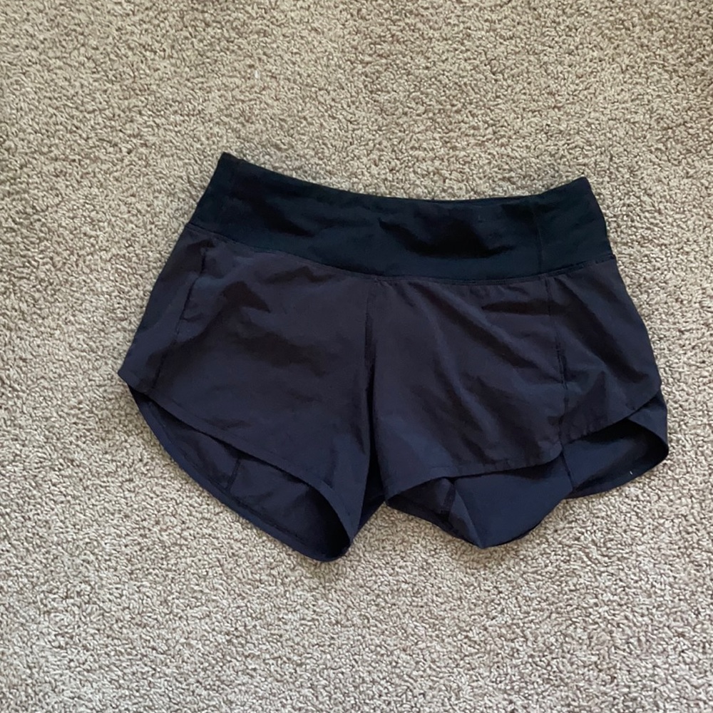 black 2’ lulu hot shorts